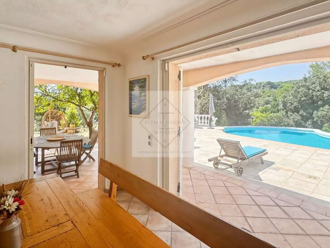 À vendre – villa de charme vue mer à antibes, calme absolu - photo 19