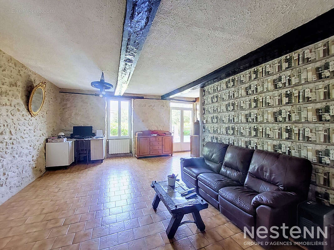 A Vendre Maison en pierre rénovée avec dépendances sur plus de 6 600 m² à Saint-Puy - photo 6