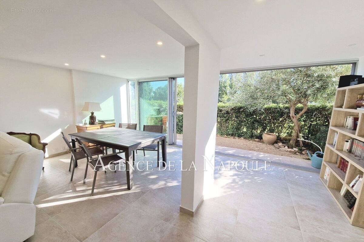 Appartement à MANDELIEU-LA-NAPOULE