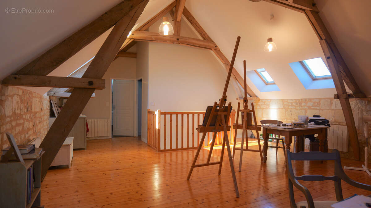 Magnifique maison rénovée en tuffeau avec dépendances, caves troglodytiques et potentiel de gîte - photo 9