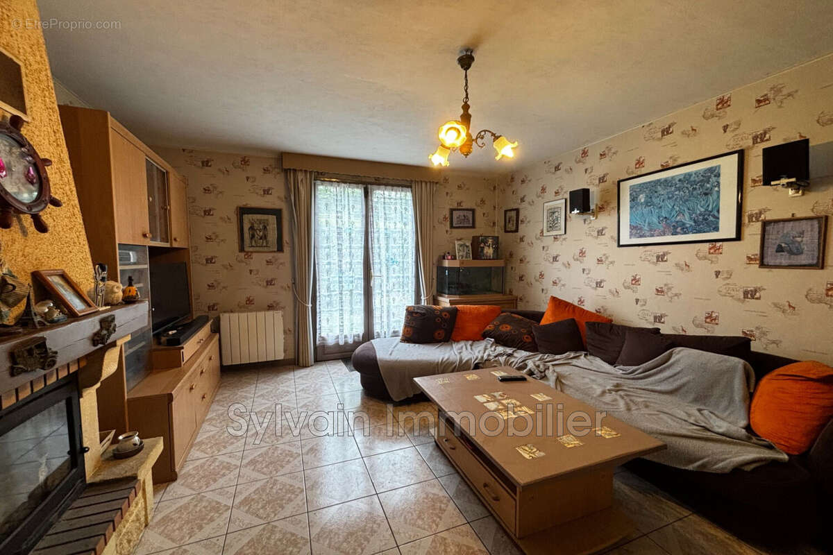 Maison à SAINTE-GENEVIEVE
