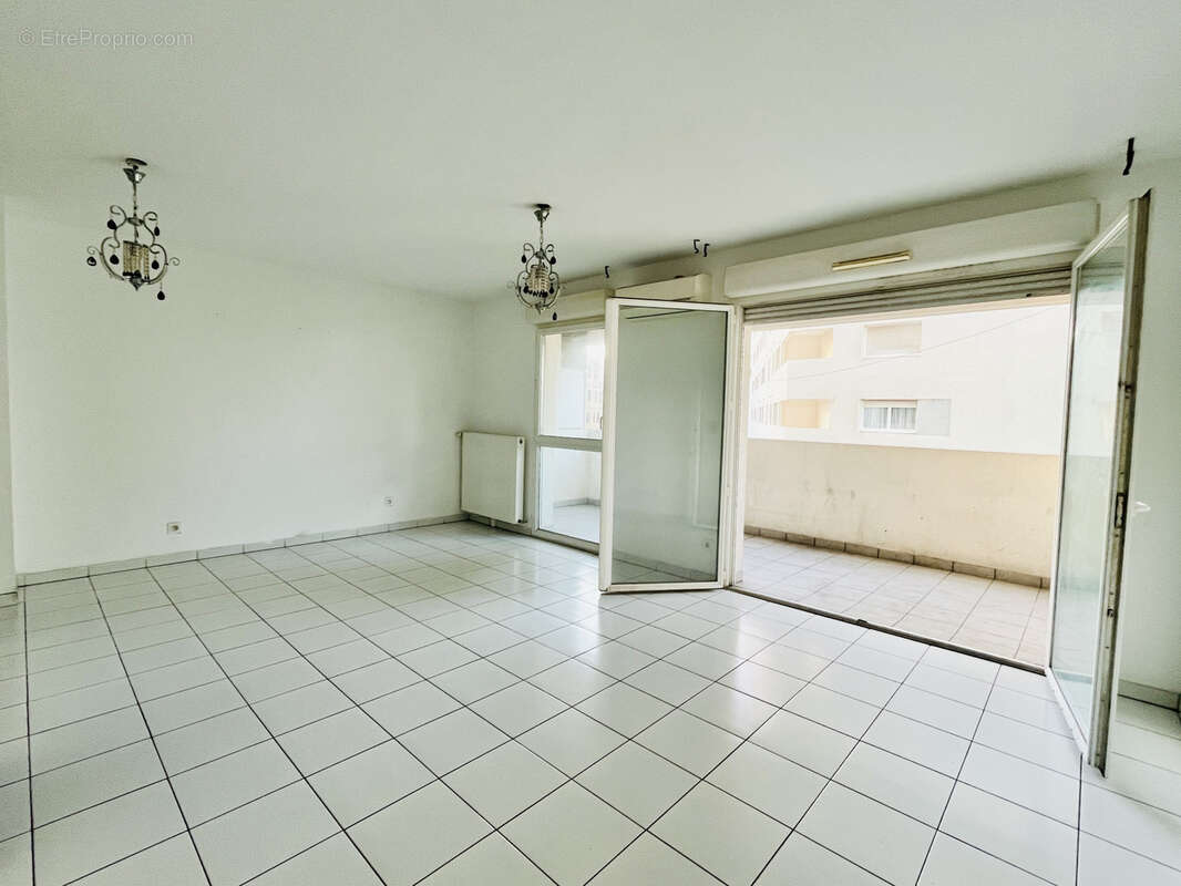 Appartement à MARSEILLE-3E