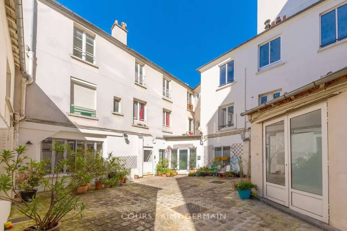 Appartement à PARIS-10E