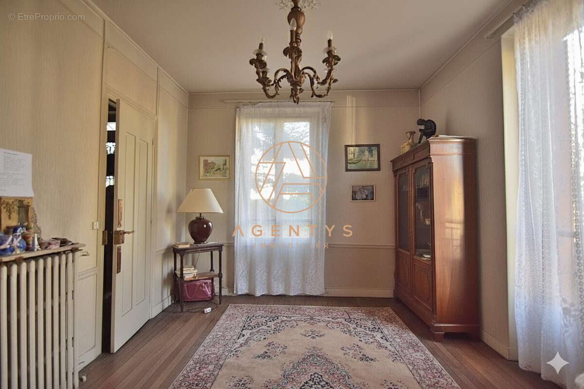 Maison à SAINT-MAUR-DES-FOSSES
