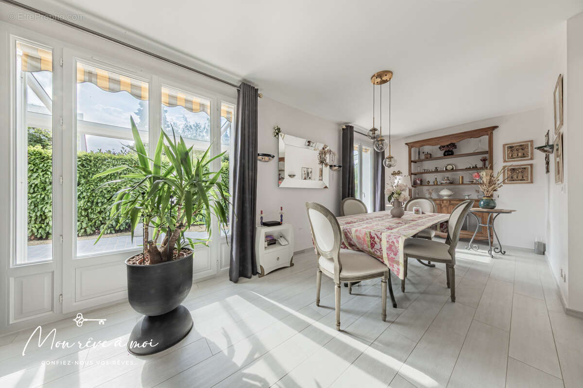 Maison lumineuse, au calme et en parfait état de 173m2, avec jardin, terrasses et parkings - photo 10