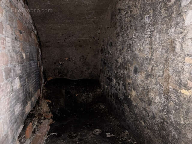 Clermont Ferrand cave de 7 m2 à vendre en hyper centre de 7 m2 avec hauteur 2000€ FAI - photo 2