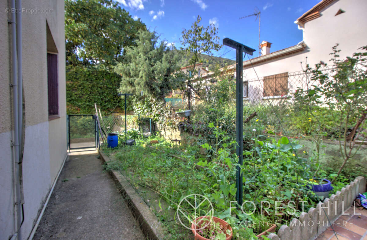 F4 avec véranda, jardin privatif et double accès   rare sur le marché - photo 7