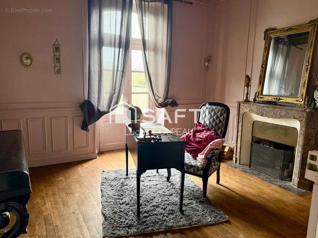 Maison 239 m² à Soulaire-Et-Bourg  - photo 8