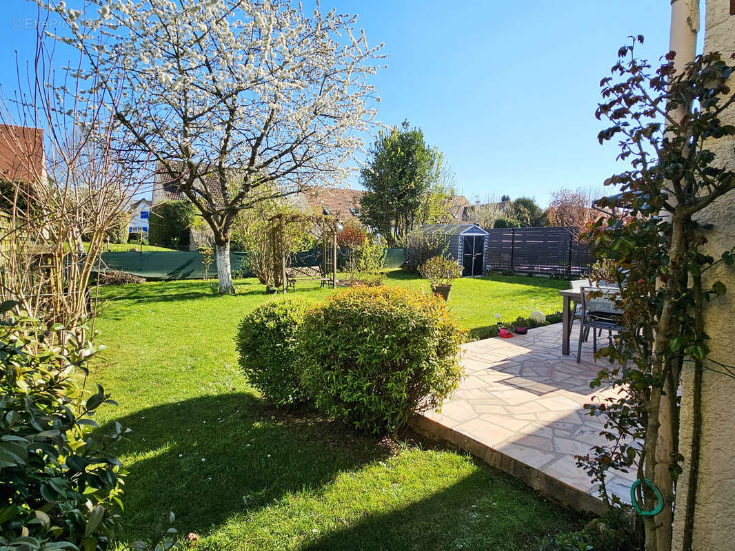 Maison à MANDRES-LES-ROSES