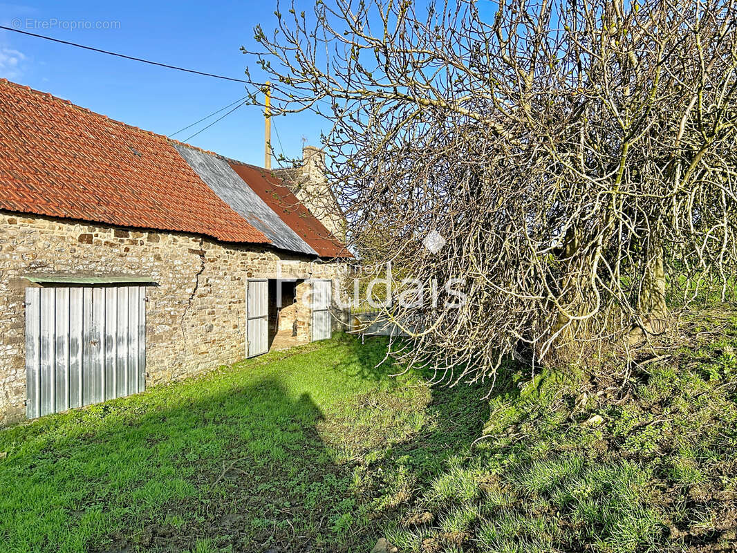 Maison à LES MOITIERS-D'ALLONNE