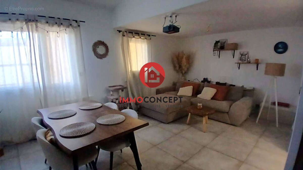 Appartement à BAGNOLS-SUR-CEZE