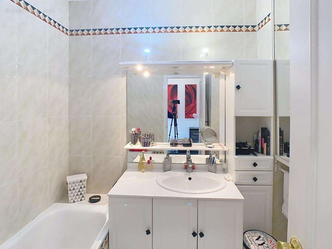 Appartement à AVRILLE