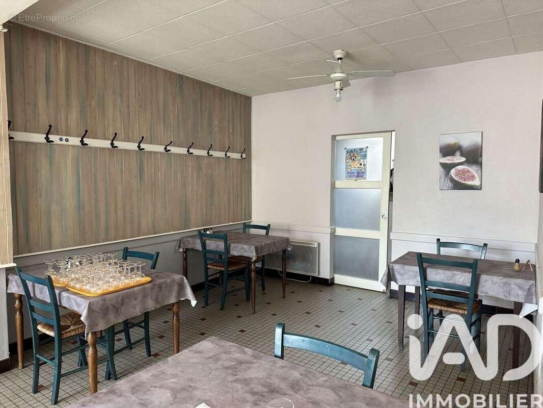 Photo 3 - Commerce à SAINT-MARTIN-DES-NOYERS