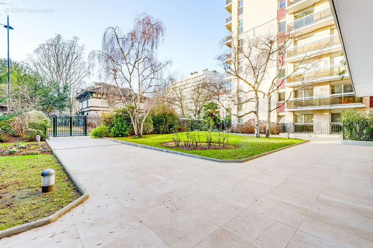 Appartement à PARIS-14E