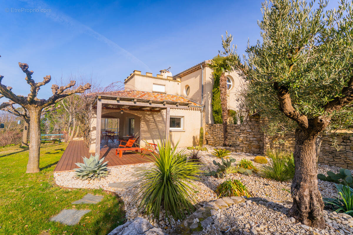 Maison à MONTELEGER