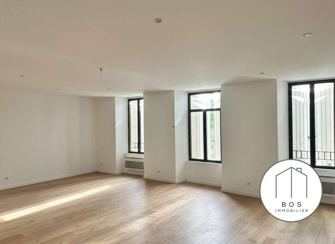 Appartement à SENAS