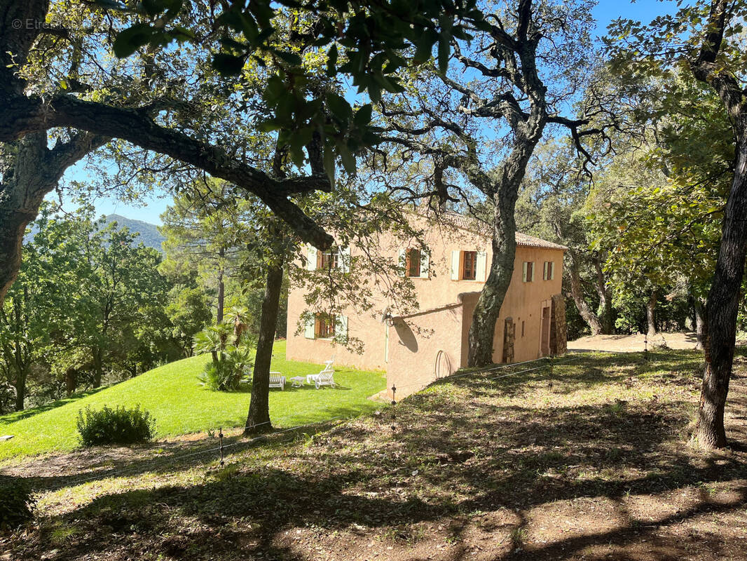 Maison à LA GARDE-FREINET