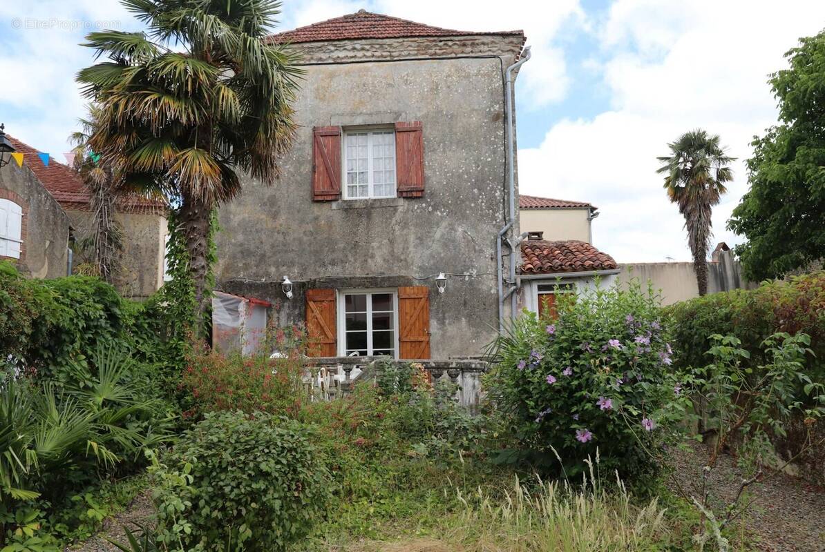 Maison à CASTELNAU-RIVIERE-BASSE