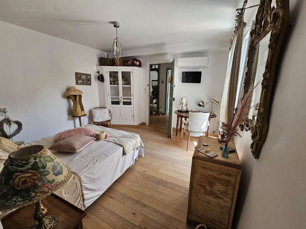 Maison de caractère, grand garage, terrasses et piscine - photo 17