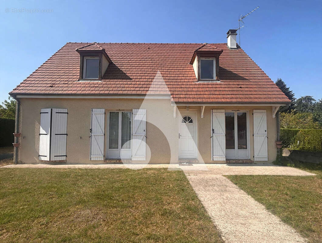 Maison à CERNY