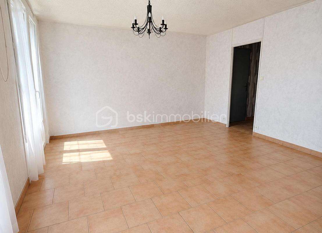 BÉTHENY – Maison familiale 3 chambres, avec jardin dans un quartier résidentiel recherché - photo 2