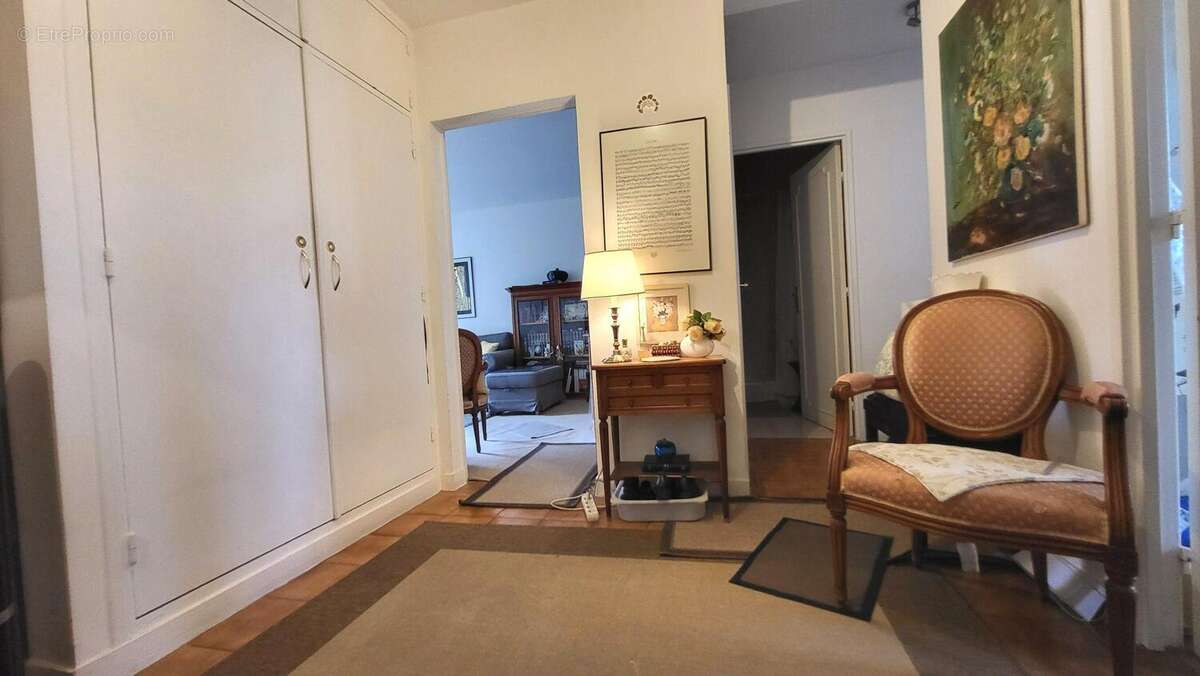 Appartement à LES CLAYES-SOUS-BOIS