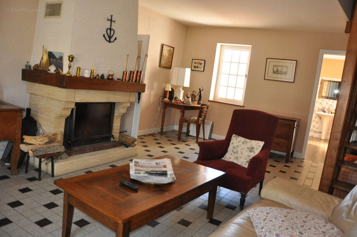 Maison à MONTCOMBROUX-LES-MINES