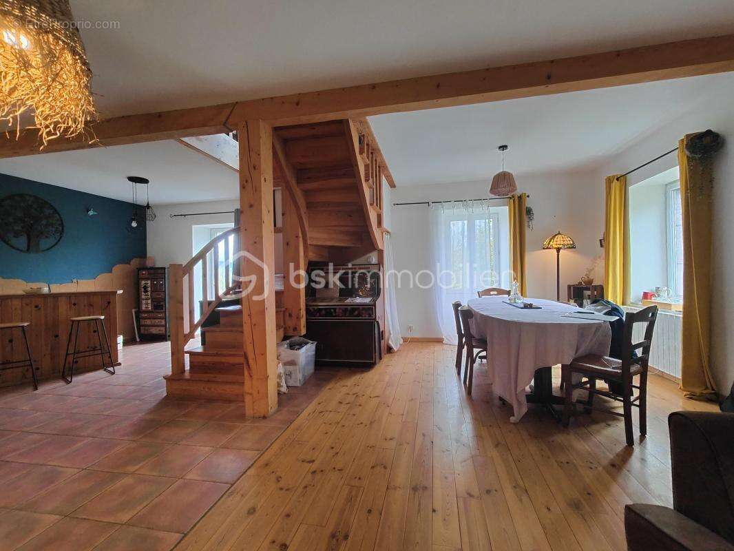 Maison à SAINT-PIERRE-ROCHE