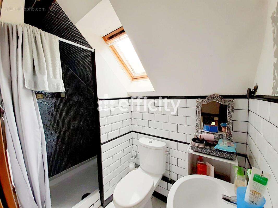 Maison à CHAMPROND-EN-GATINE