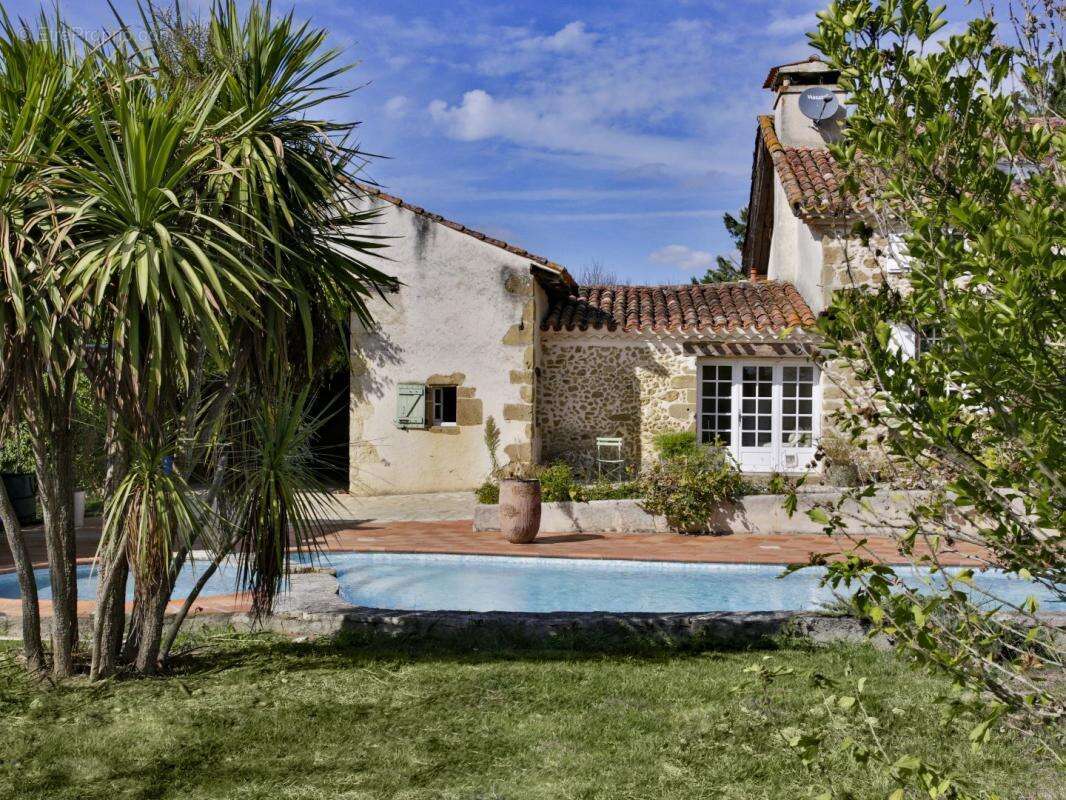 Maison à VIC-FEZENSAC