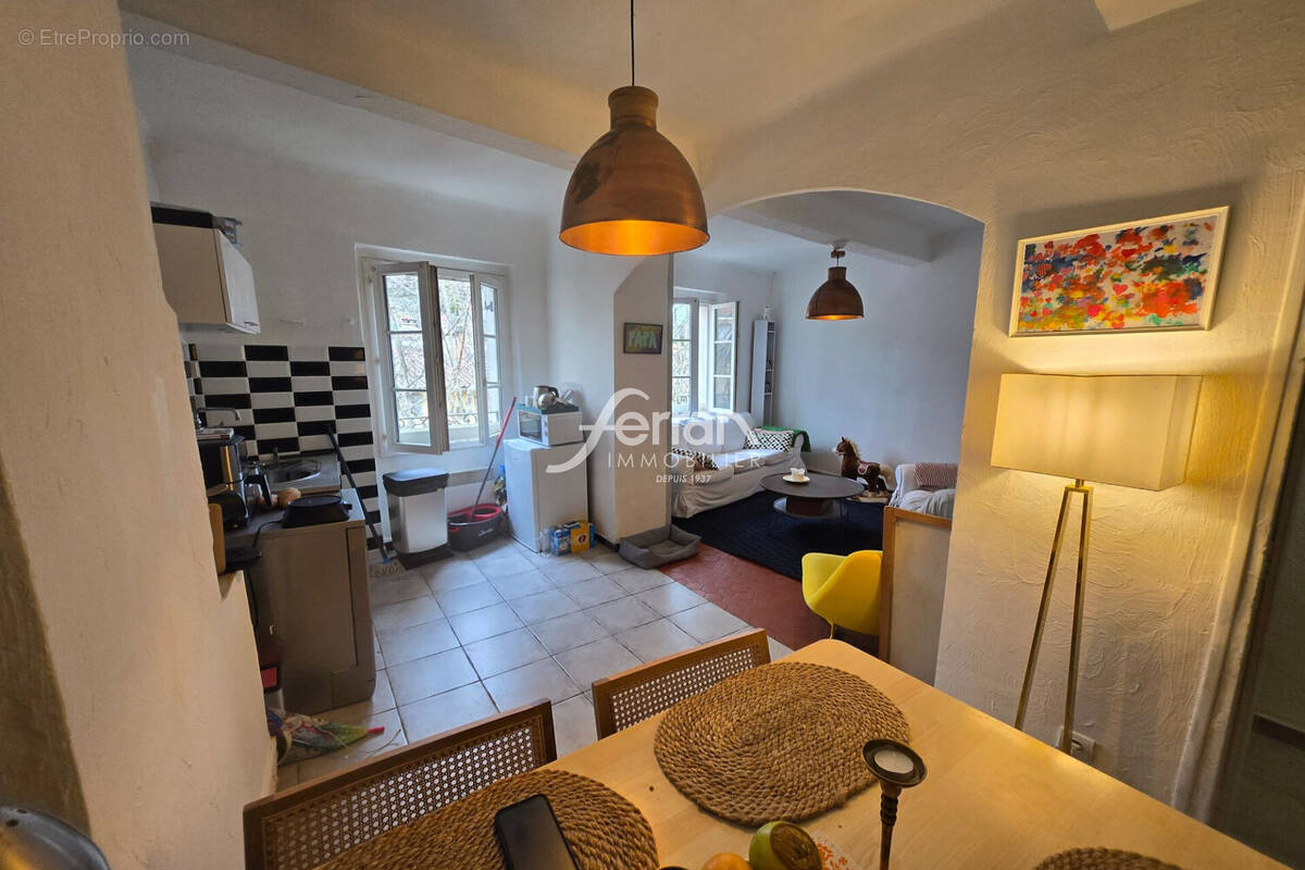 Appartement à SALERNES