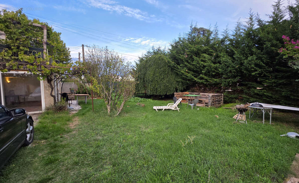 Maison à CHARMES-SUR-RHONE