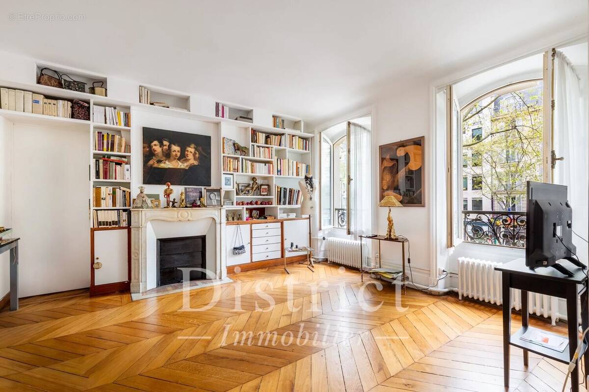 Appartement à PARIS-8E