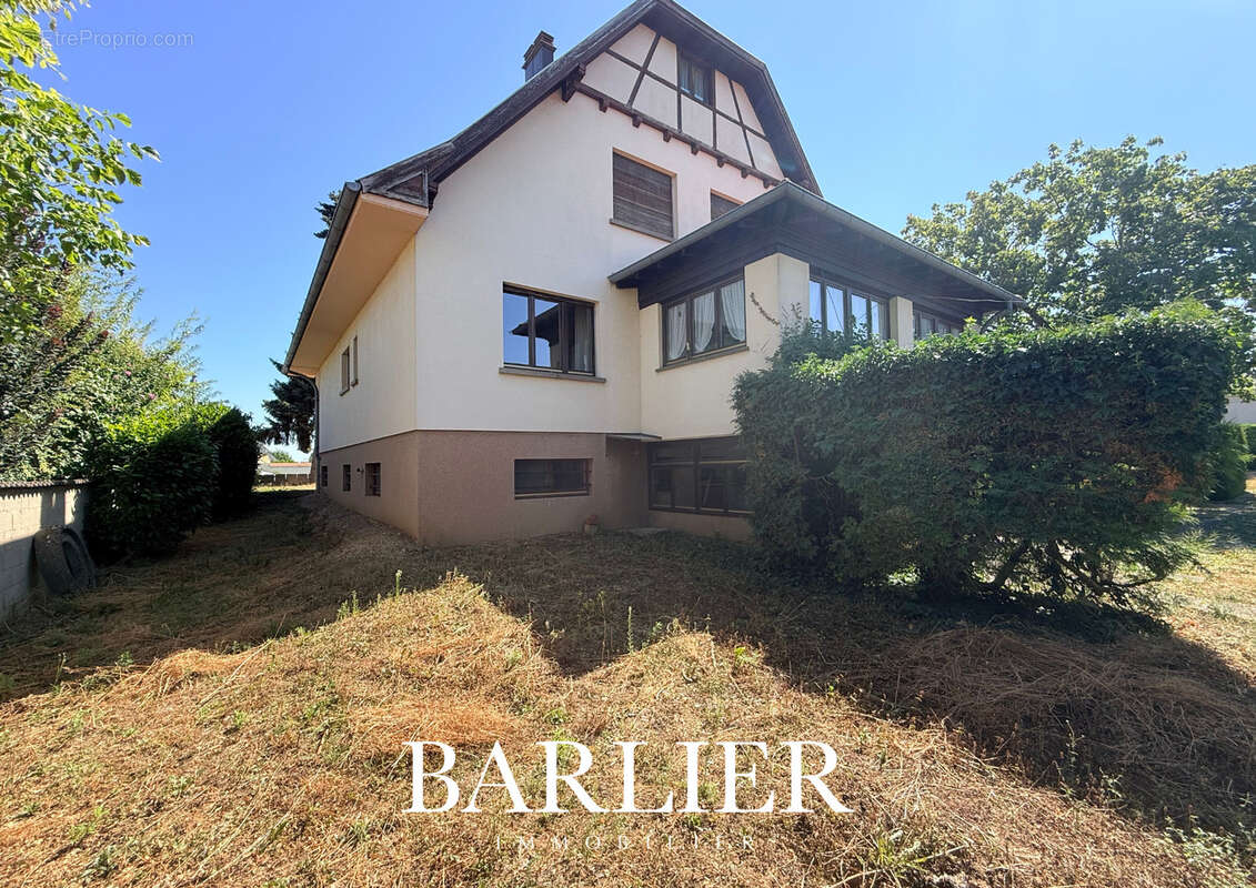 Maison familiale de 212 m2 sur 762 m2 de terrain avec garage et jardin - photo 11