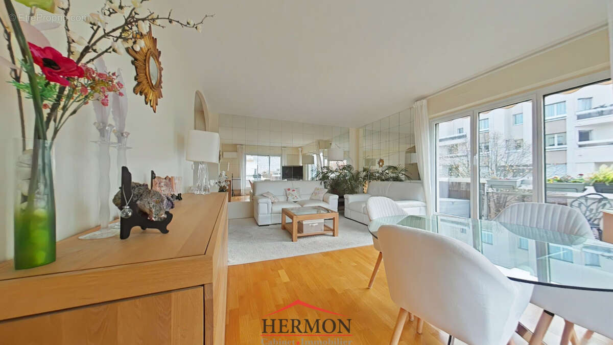 Appartement à COURBEVOIE