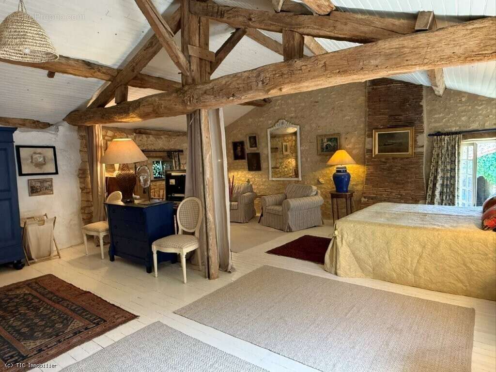 Maison à CHAMPAGNE-MOUTON