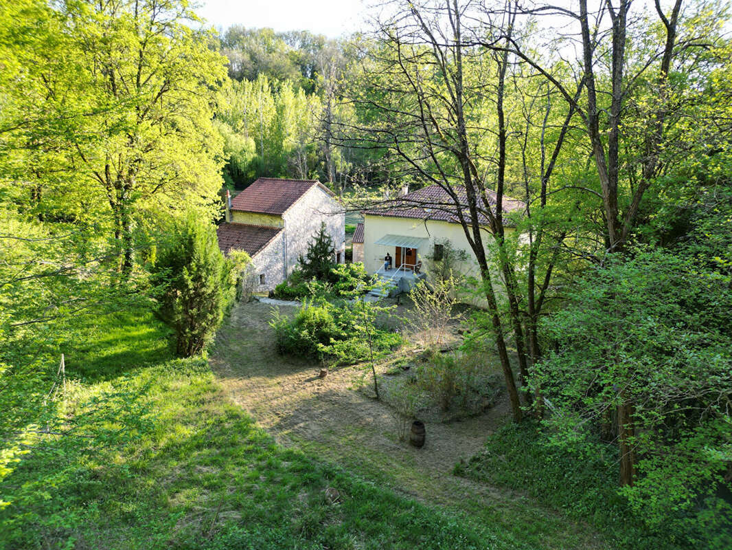 Bel Ensemble en pierre proche Laroque Timbaut - photo 3