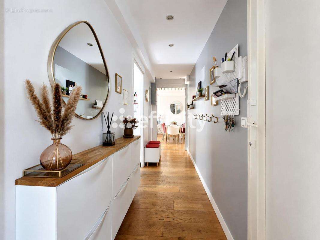 Appartement à LES PAVILLONS-SOUS-BOIS