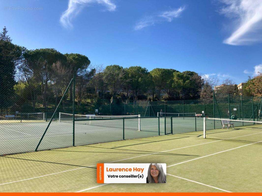 Appartement - 5 pièces - Vue Parc - Cave - Parking - Piscine - Tennis - Parc - Ligne 5 Tramway - Proche Parc Montcalm - photo 12