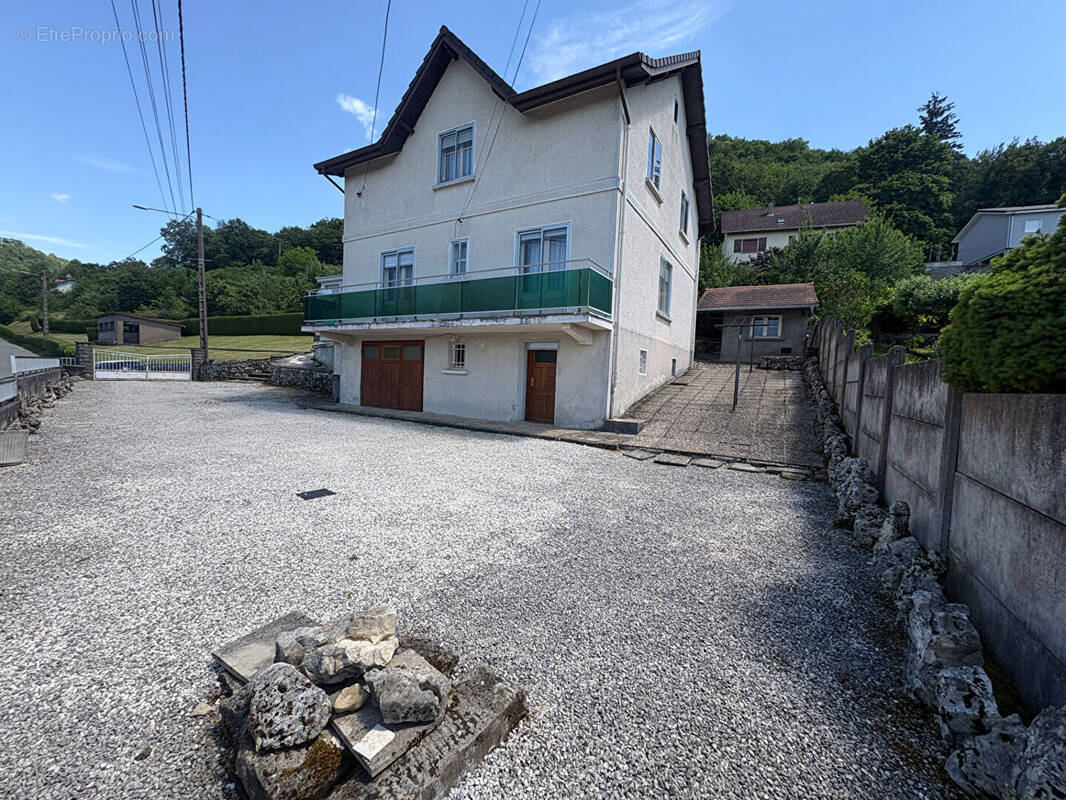 Maison à PONT-DE-ROIDE