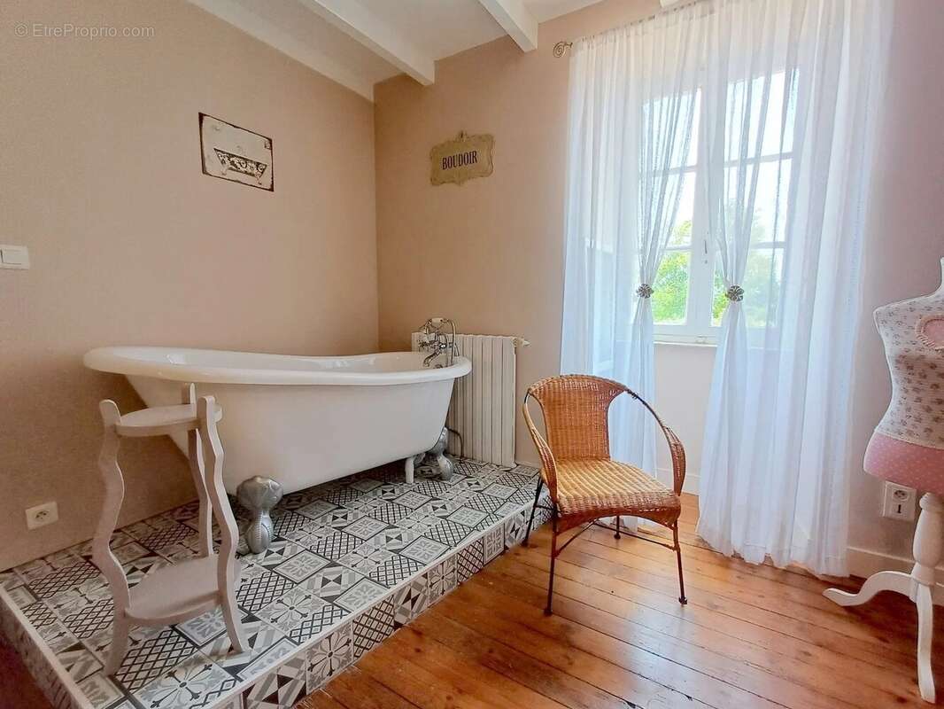 Maison à AUBETERRE-SUR-DRONNE
