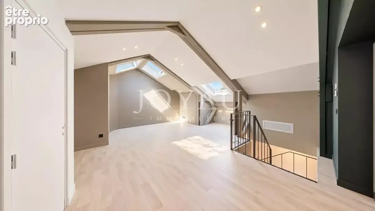 Bureaux en duplex rénovés par architecte – Place des Carmes - photo 5