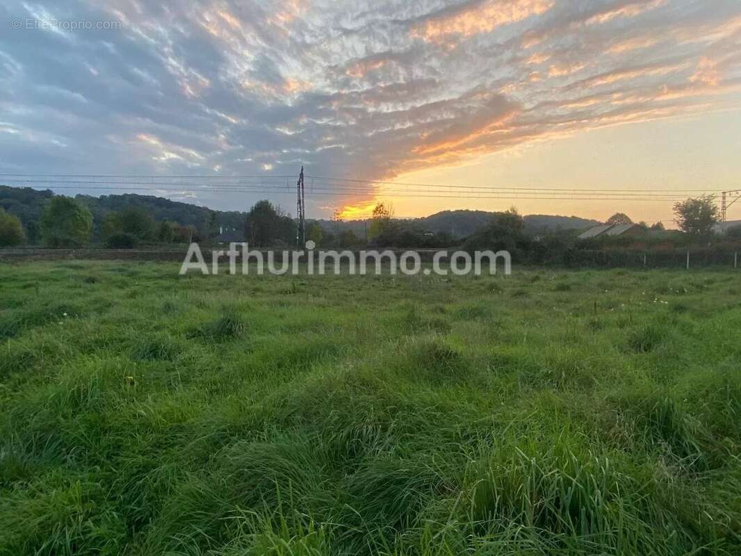 Terrain à NAY