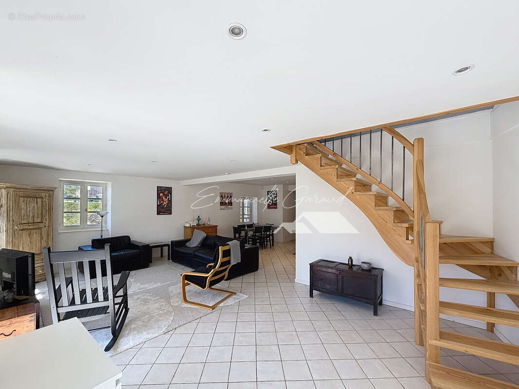 Maison à MOSTUEJOULS