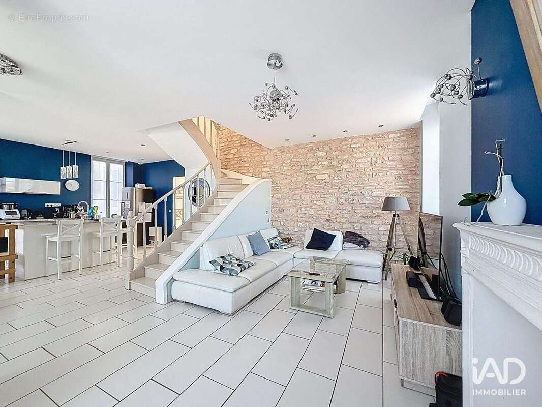 Maison 210 m² à Champigny-Le-Sec  - photo 8