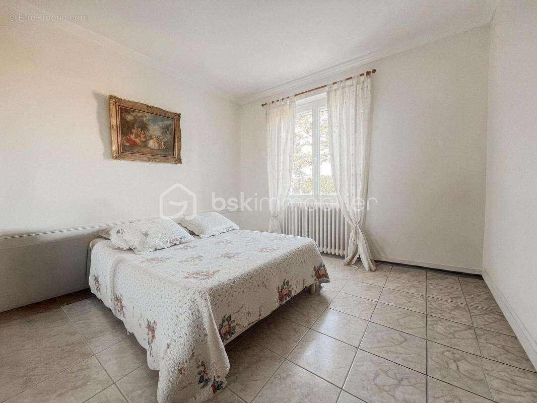 Maison à SAINT-HILAIRE-DE-BRETHMAS