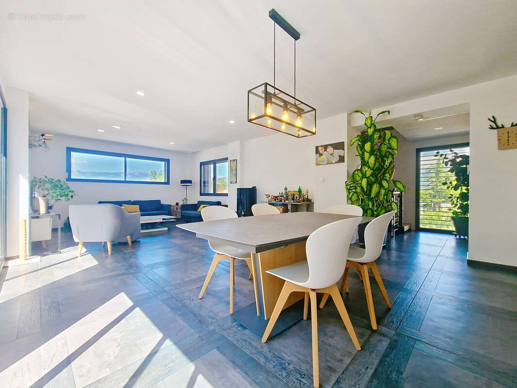 Appartement à GIERES