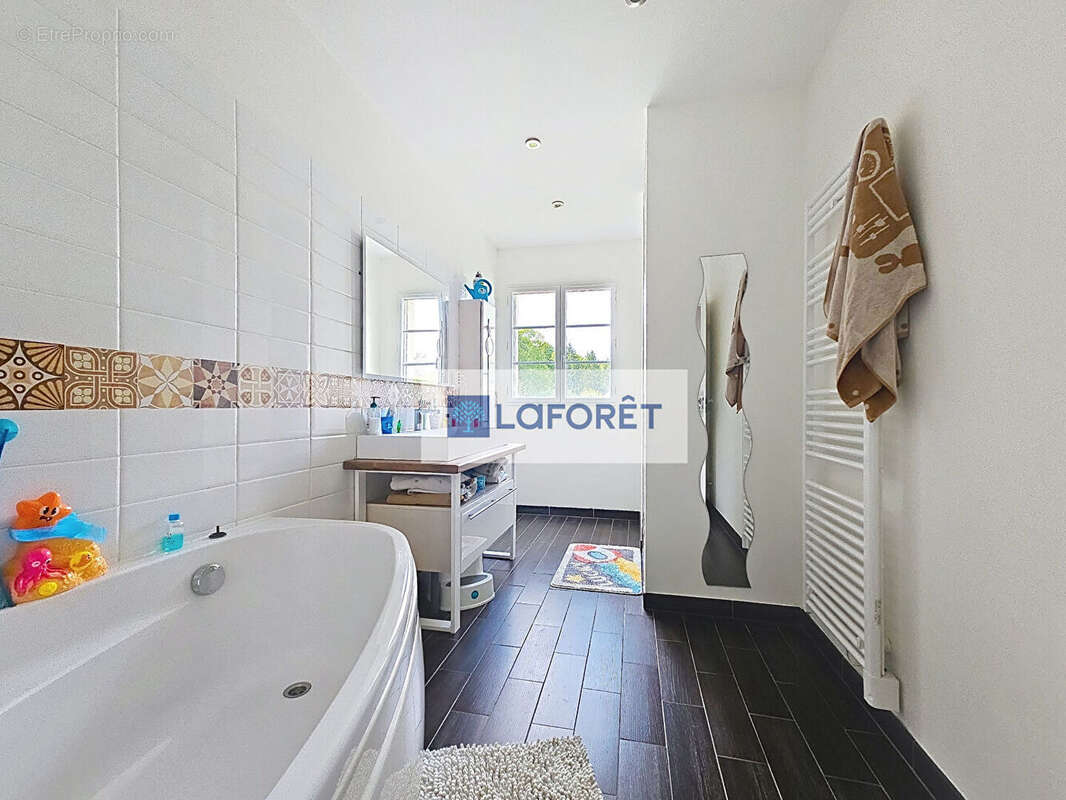 Maison à MEZY-SUR-SEINE