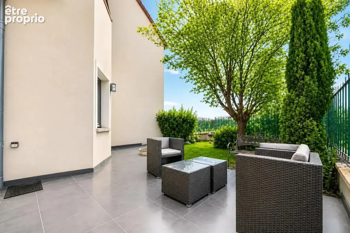 Maison de 4 pièces de 100 m² à Saint-Cyr-l'École - photo 9