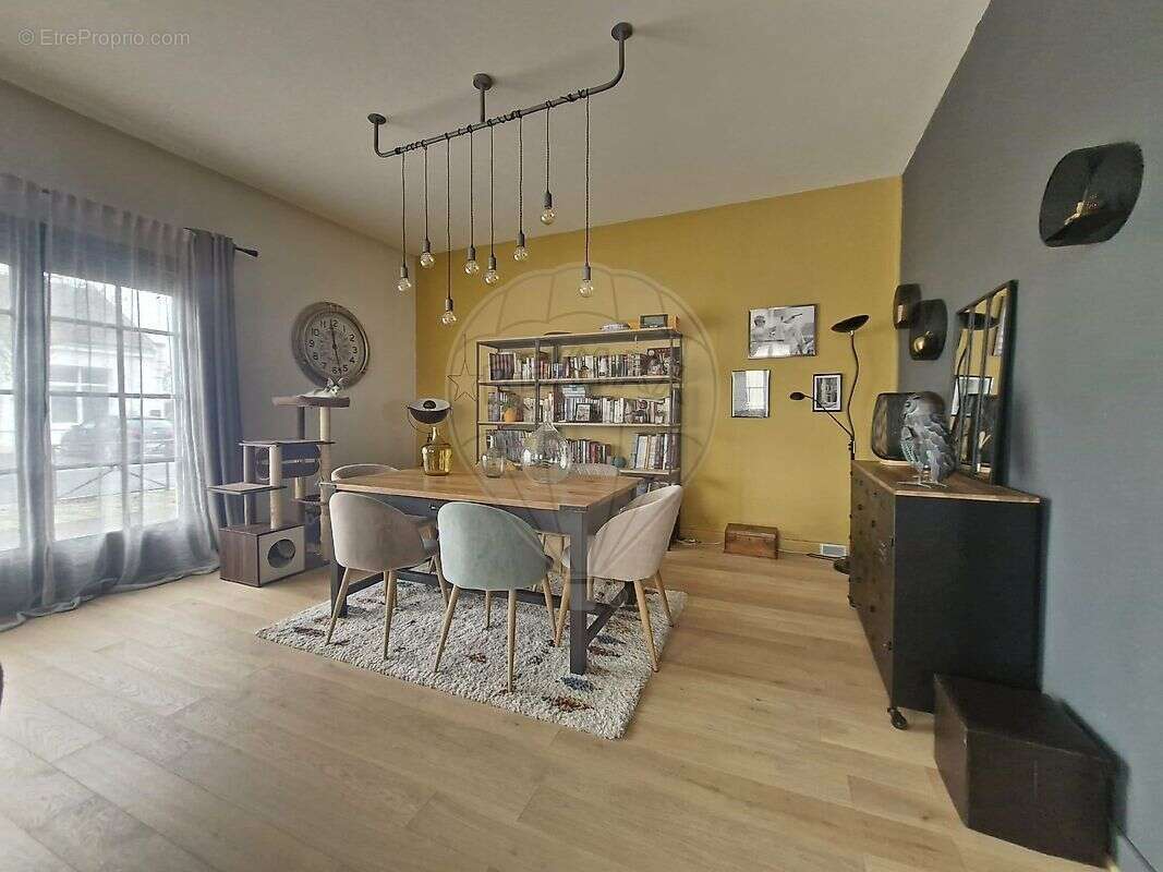 Maison à VARENNES-VAUZELLES